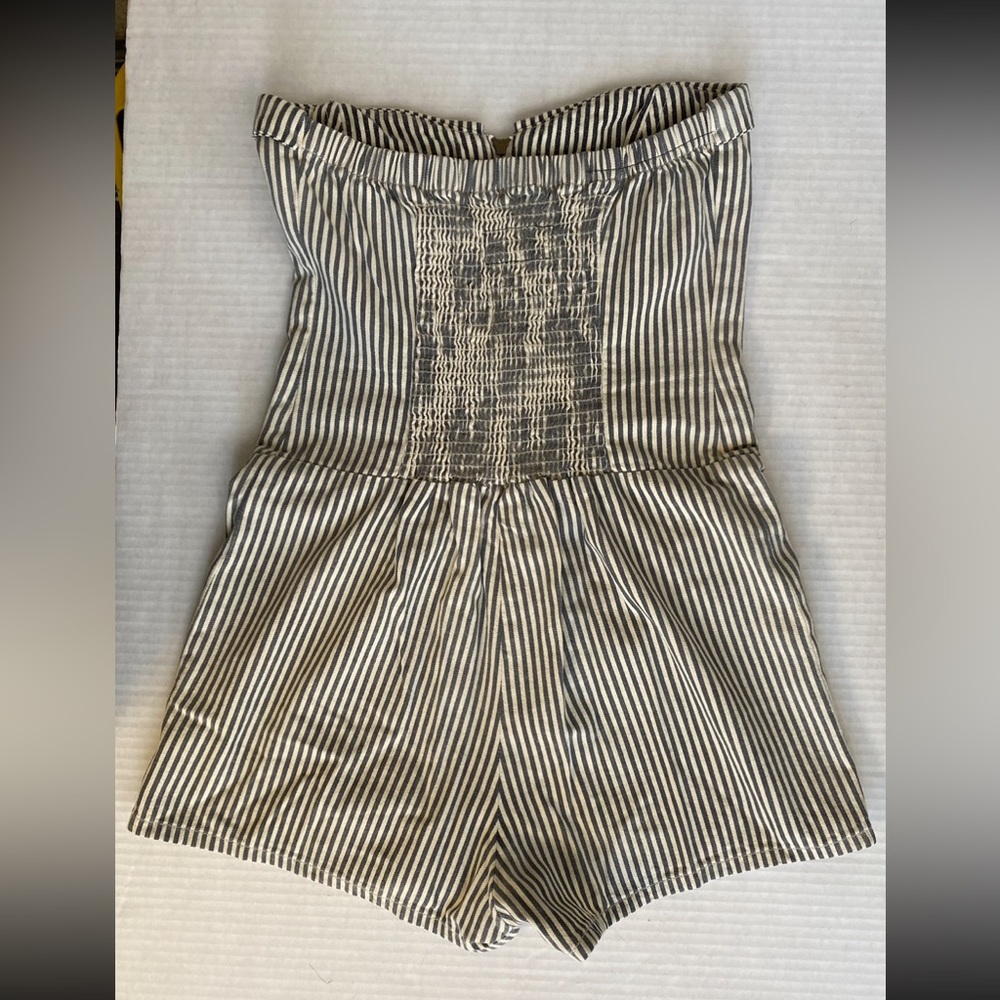 Current Elliot Carnival Stripe 50’s Bathing Romper Size 2 - Picture 2 of 15